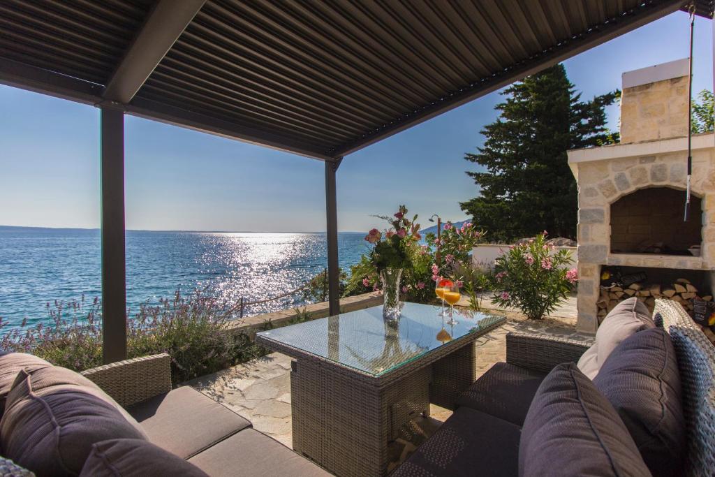 a patio with a table and a view of the ocean at Dalmata Lounge in Starigrad