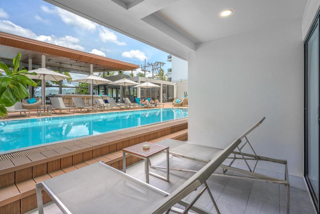 LIV Hotel Phuket Patong Beachfront - Resim 13