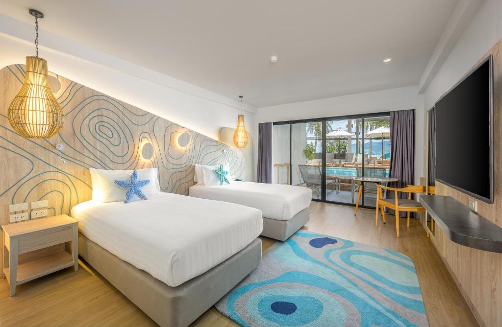 LIV Hotel Phuket Patong Beachfront - Resim 15