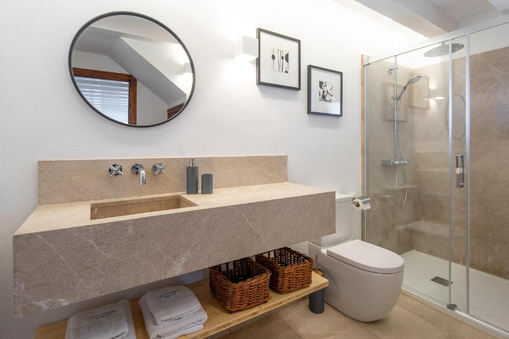A bathroom at Villa Corb Mari by Sun Villas Mallorca