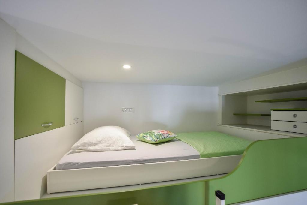Posteľ alebo postele v izbe v ubytovaní Micro Apartment SUNI2