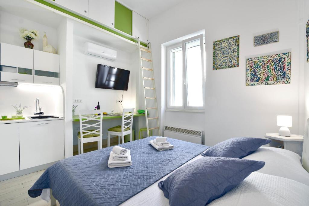 Posteľ alebo postele v izbe v ubytovaní Micro Apartment SUNI2
