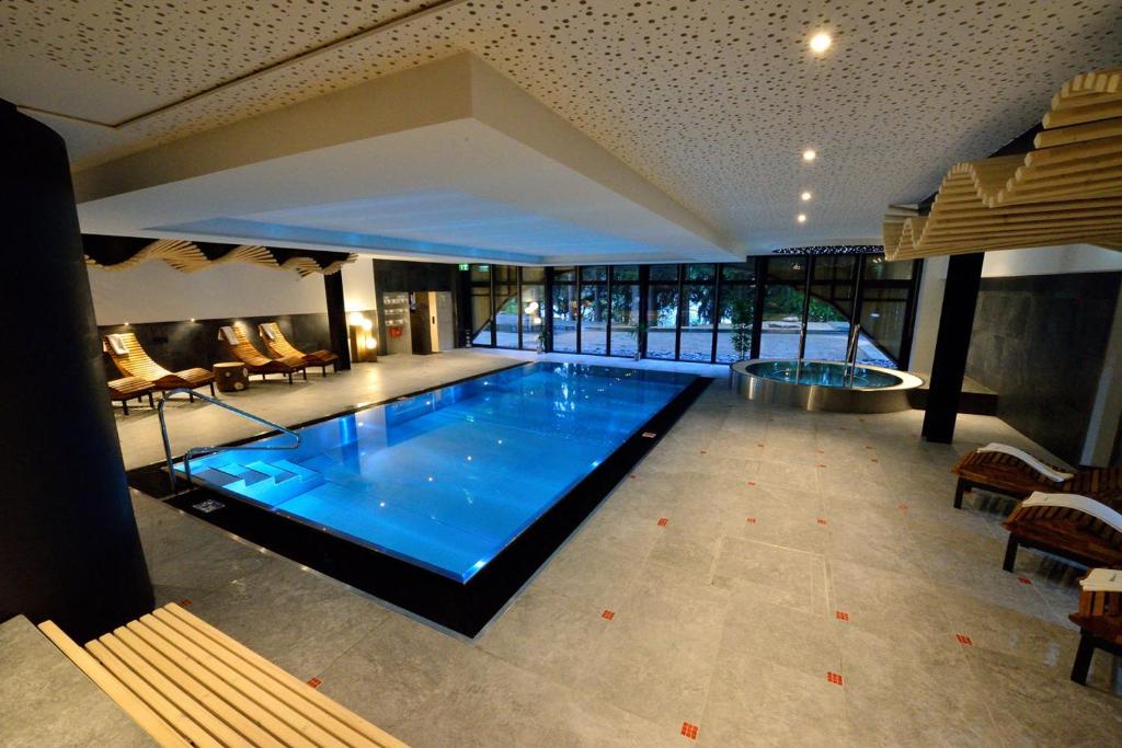 Bazén v ubytování Montanie Resort nebo v jeho okolí