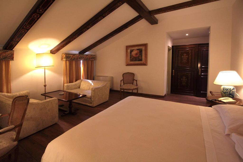 Giường trong phòng chung tại Hotel Villa Montanarini