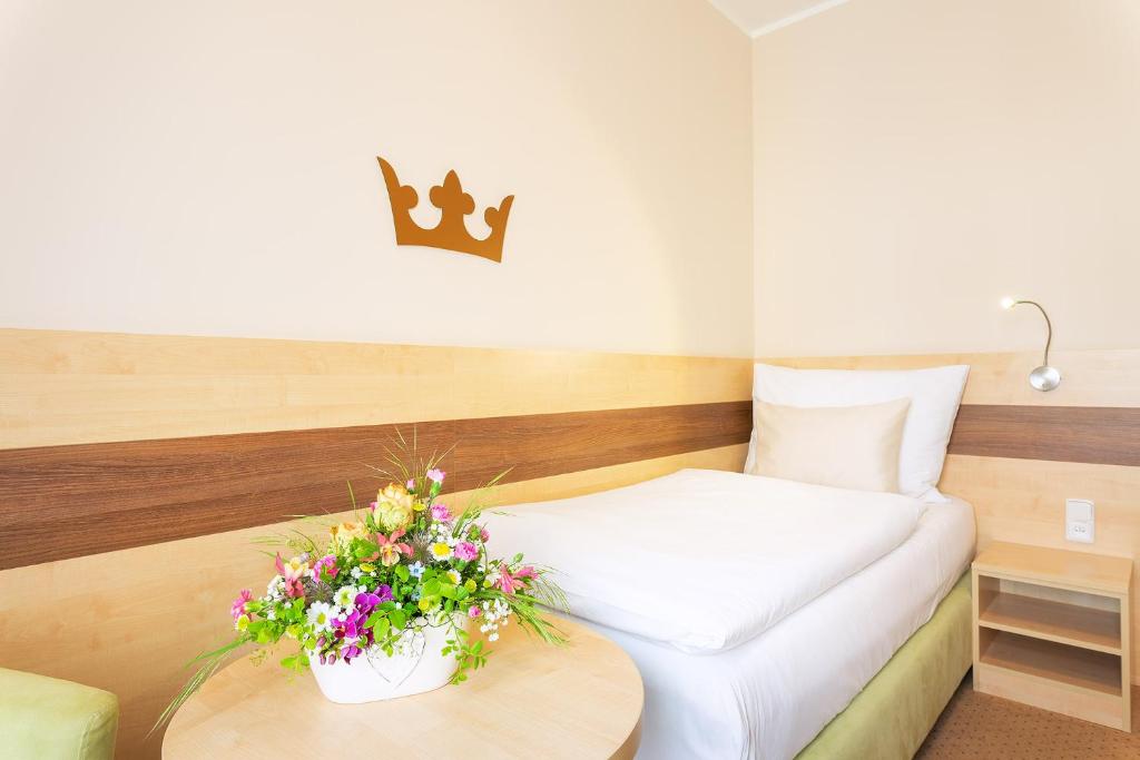 Postel nebo postele na pokoji v ubytování Hotel Česká Koruna