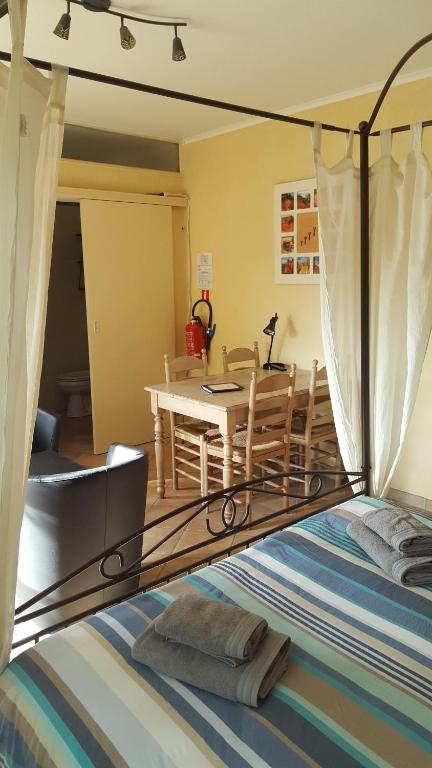 Postel nebo postele na pokoji v ubytování B&B La Clé du Sud