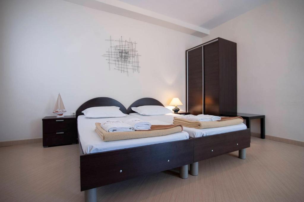 Mandir apartments - Center - 与露台的工作室