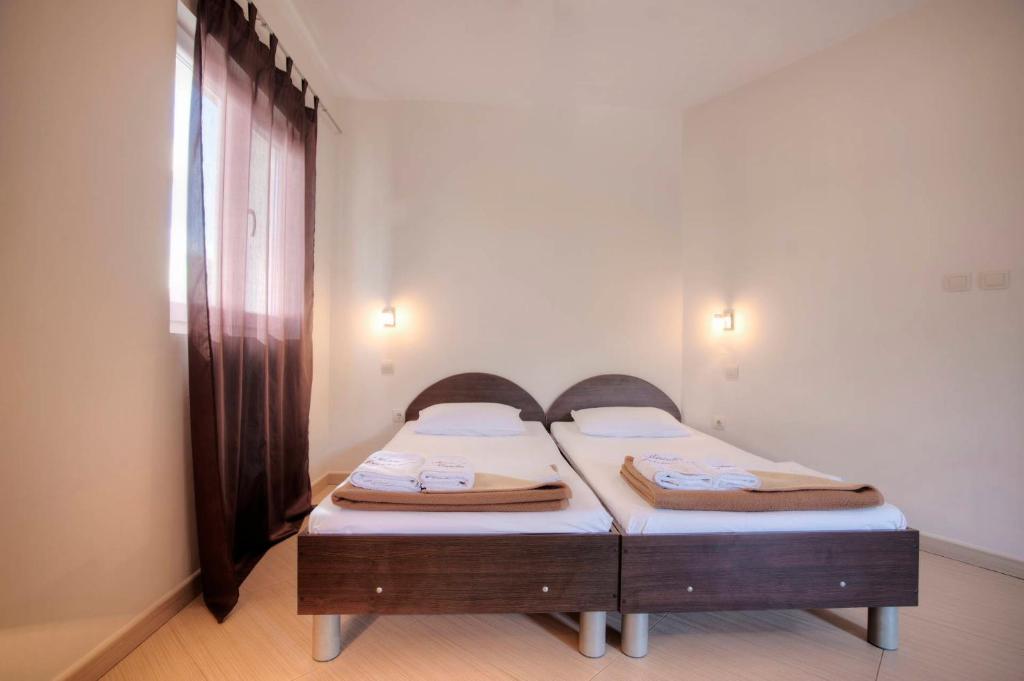 Mandir apartments - Center - 与露台的工作室