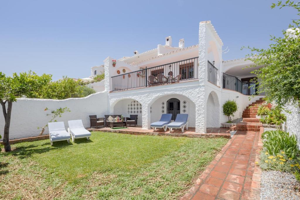 Κήπος έξω από το Nerja Capistrano Villa