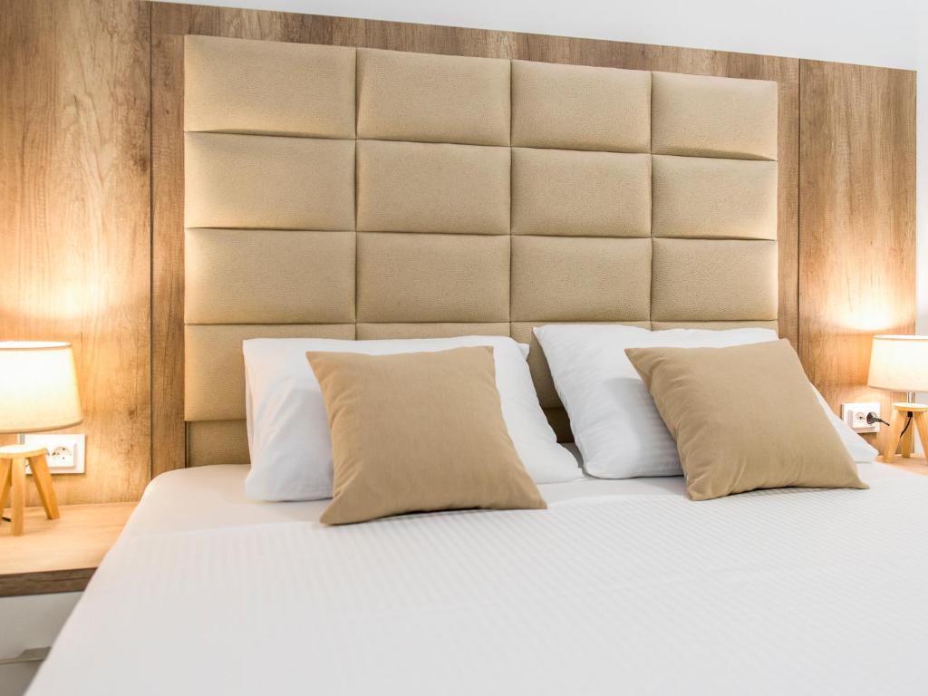 Square Point Apartments - 16