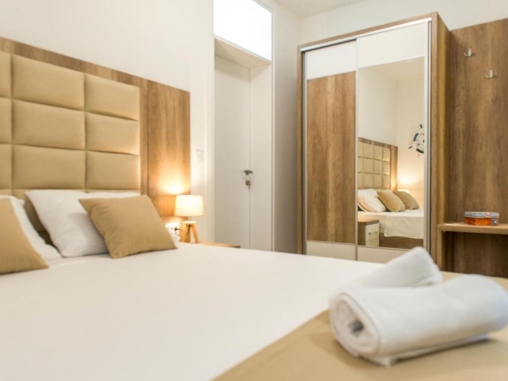 Square Point Apartments - 15