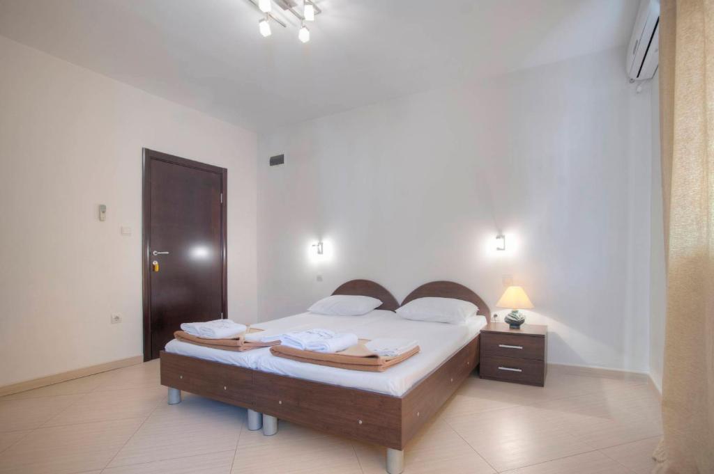 Mandir apartments - Center - 与露台的工作室