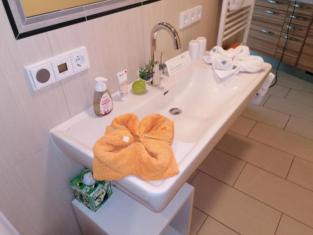 Makanan di atau berdekatan apartmen