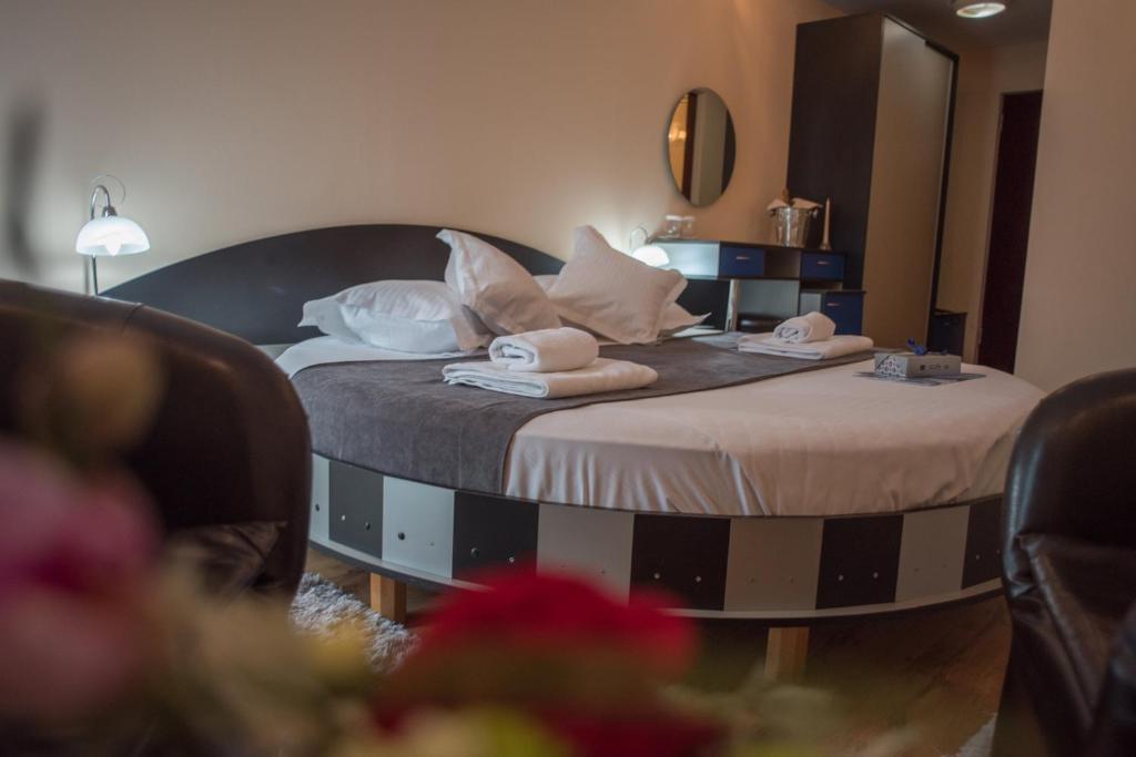 Postel nebo postele na pokoji v ubytování Hotel Marami