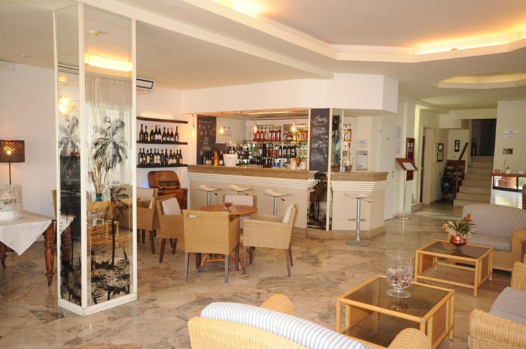 Lounge nebo bar v ubytování Hotel Avana Fronte Mare