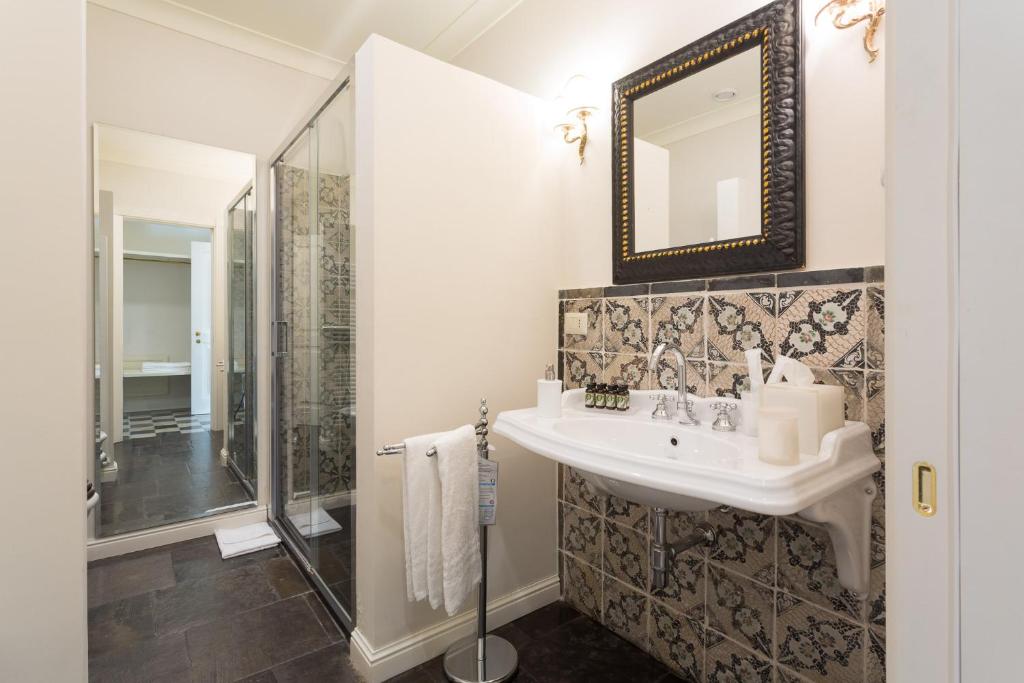 Koupelna v ubytování San Carlo Suites