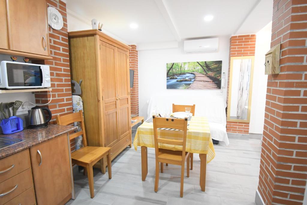 Kuchyňa alebo kuchynka v ubytovaní Jara Apartments !