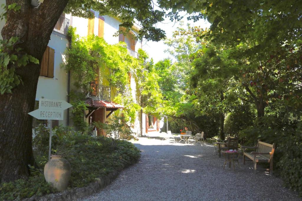 Ogród w obiekcie Le Querce Hotel