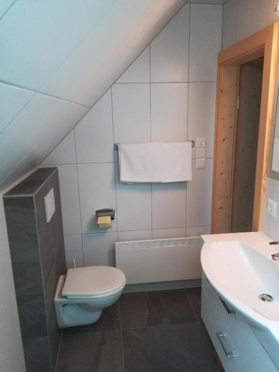 Koupelna v ubytování Haus Anneliese