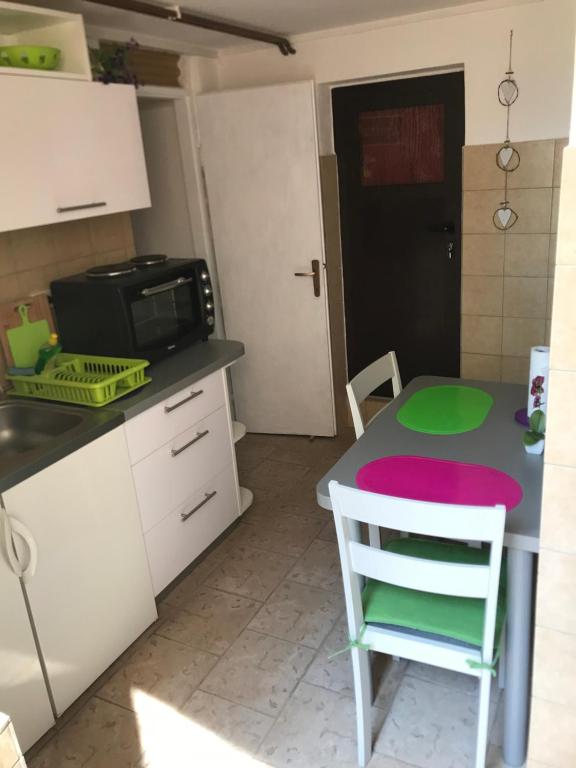 Kuchyňa alebo kuchynka v ubytovaní Apartmani Luiza