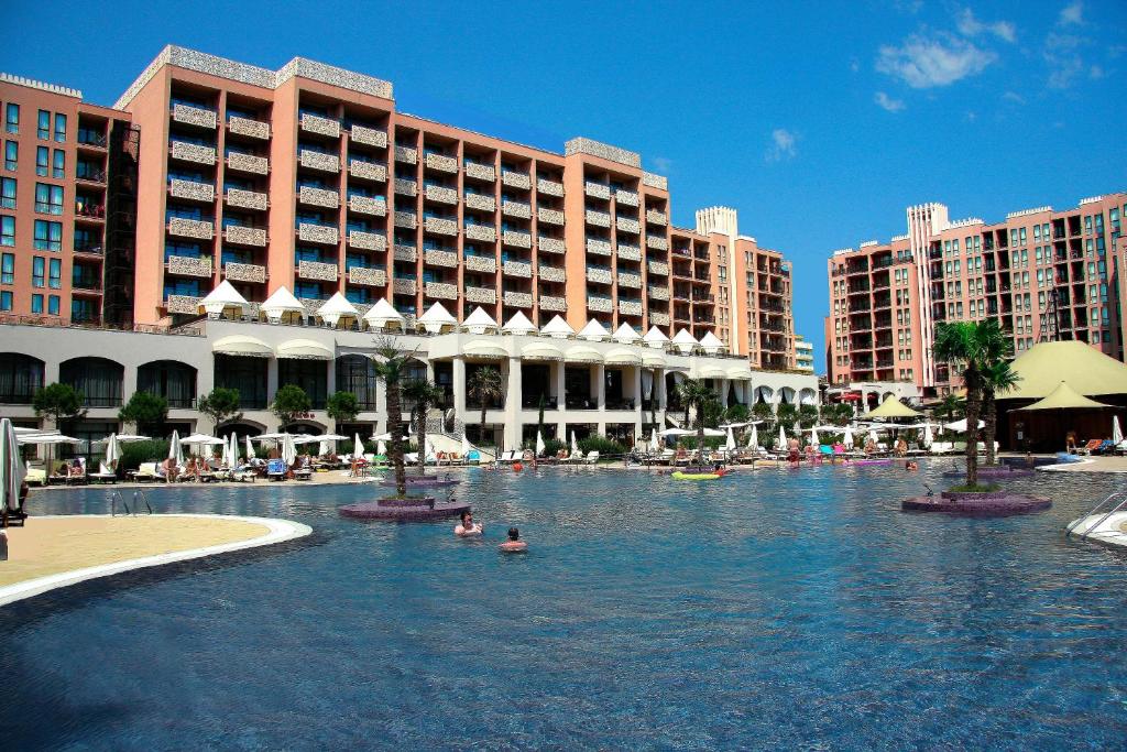 Πισίνα στο ή κοντά στο Royal Beach Apartments