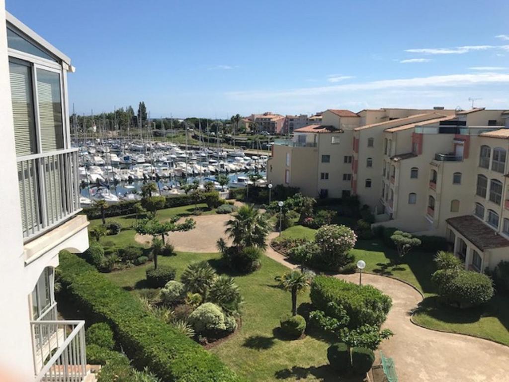 COQUET T2 TERRASSE ET PARKING PRIVE