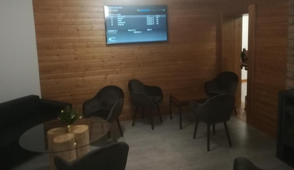 TV a/nebo společenská místnost v ubytování Penzión Chata Valaška