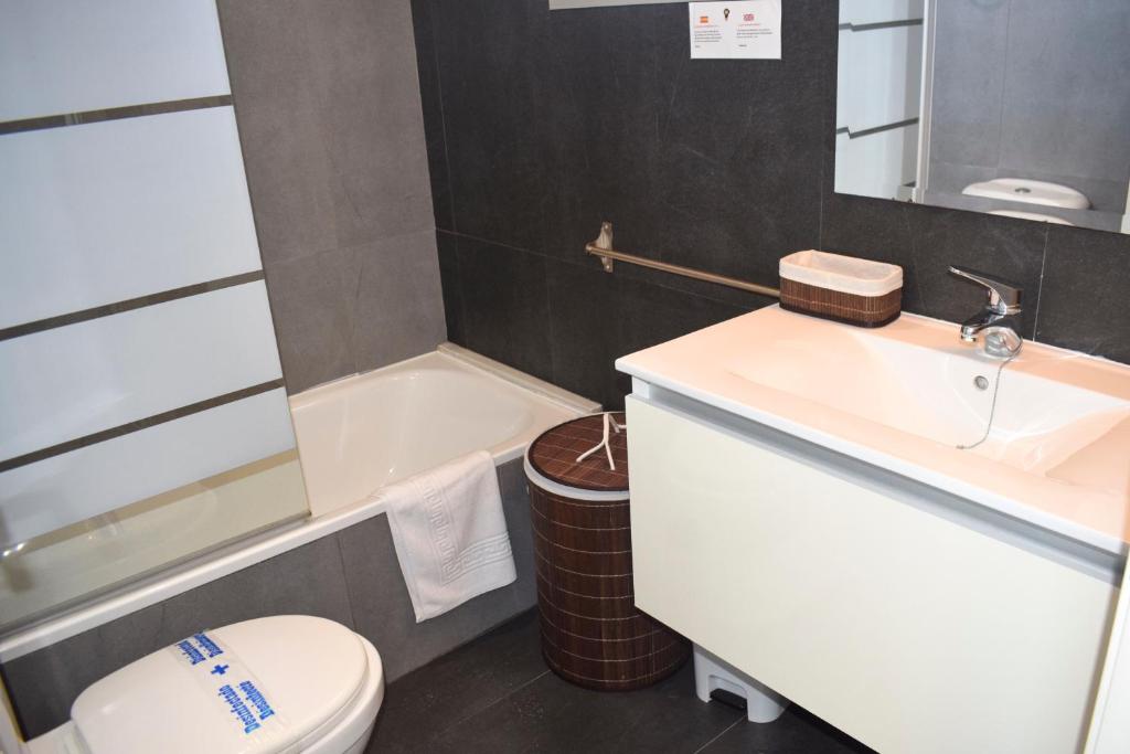 Kúpeľňa v ubytovaní Anacasa Atico Riu Bolulla Marenia AT1102