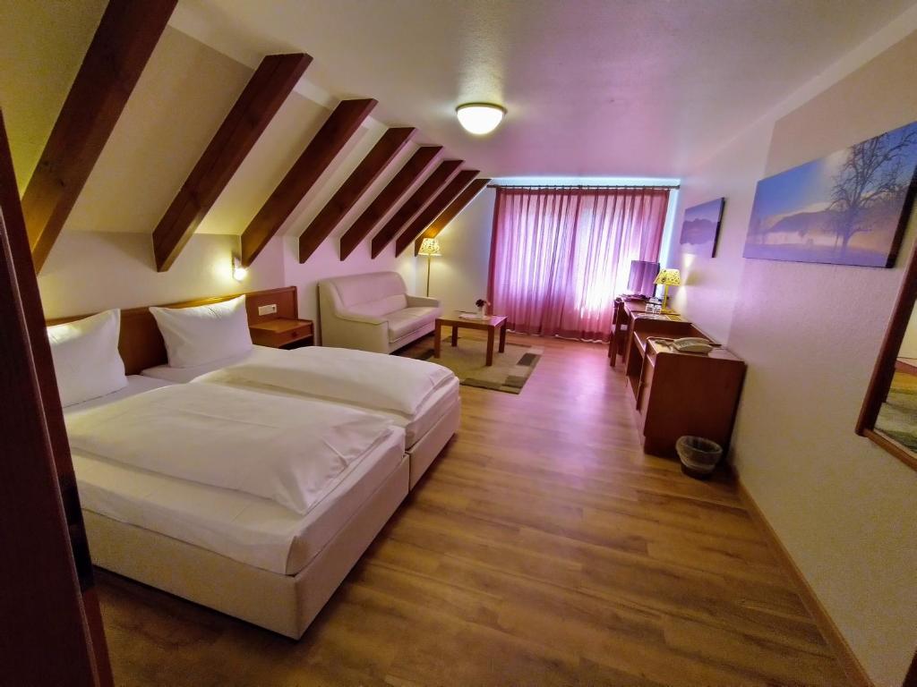 Postel nebo postele na pokoji v ubytování Hotel Faller