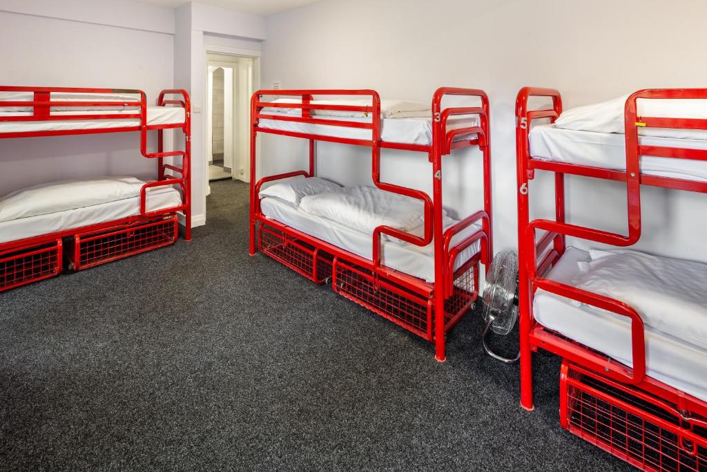 Astor York Hostel - Bed In 18-Bed Mixed Dormitory Room