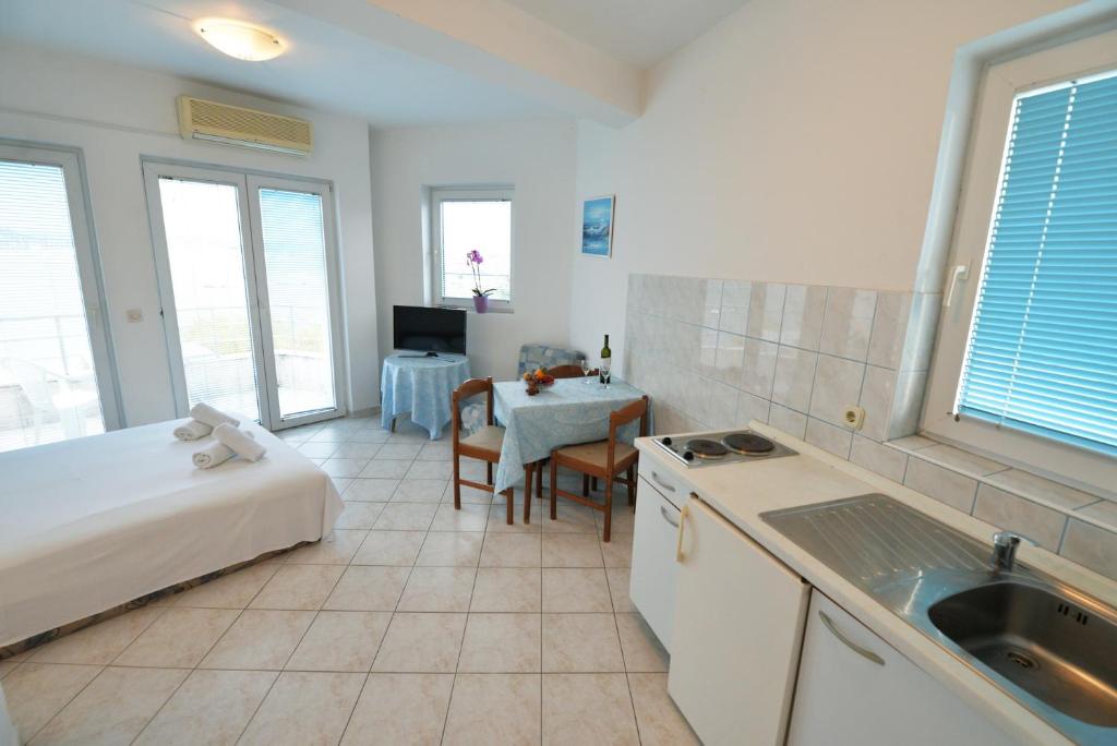 Kuchyň nebo kuchyňský kout v ubytování Apartman Mana, Murter