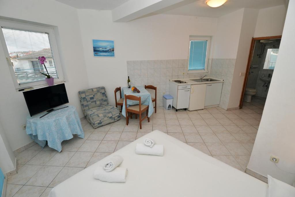 TV a/nebo společenská místnost v ubytování Apartman Mana, Murter