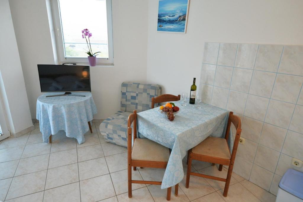 TV a/nebo společenská místnost v ubytování Apartman Mana, Murter