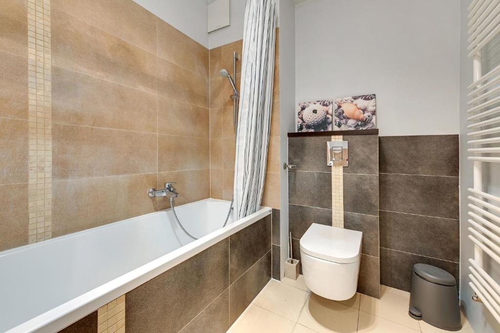 Zdjęcie z galerii obiektu Wave Apartments - SZAFARNIA OLD TOWN w Gdańsku
