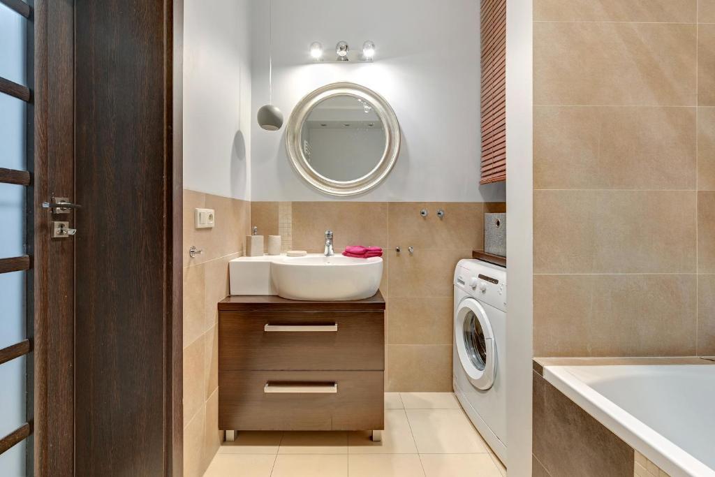 Zdjęcie z galerii obiektu Wave Apartments - SZAFARNIA OLD TOWN w Gdańsku