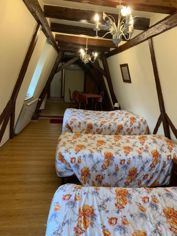 Postel nebo postele na pokoji v ubytování Hotel Restaurant Dontenville