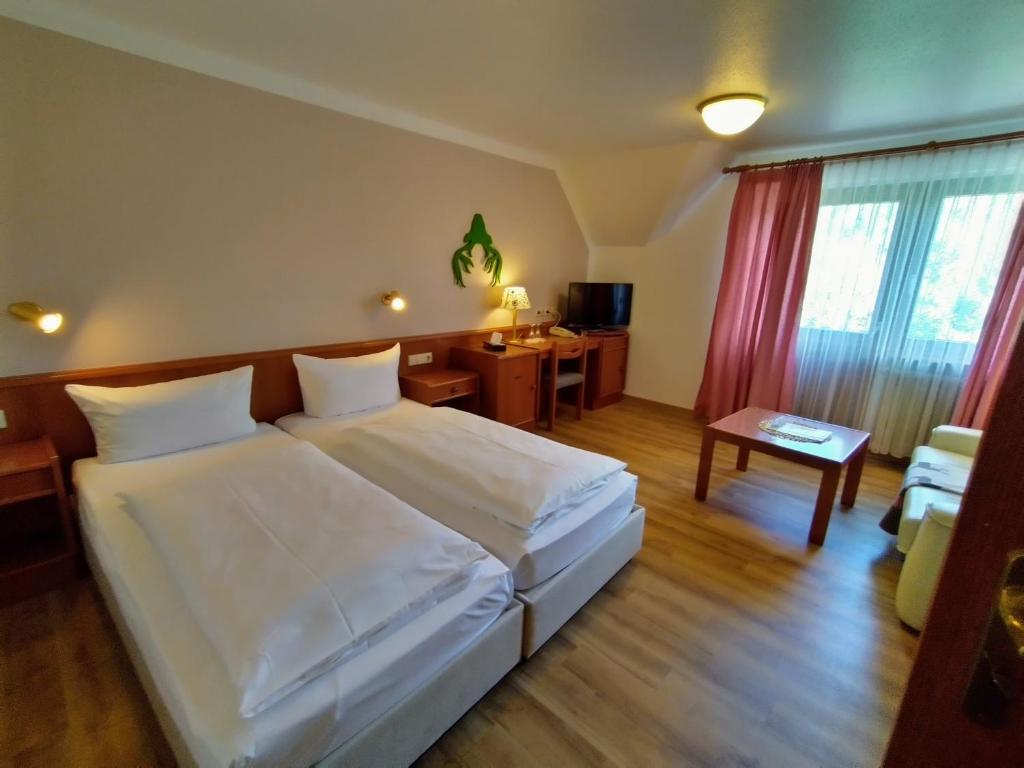Postel nebo postele na pokoji v ubytování Hotel Faller