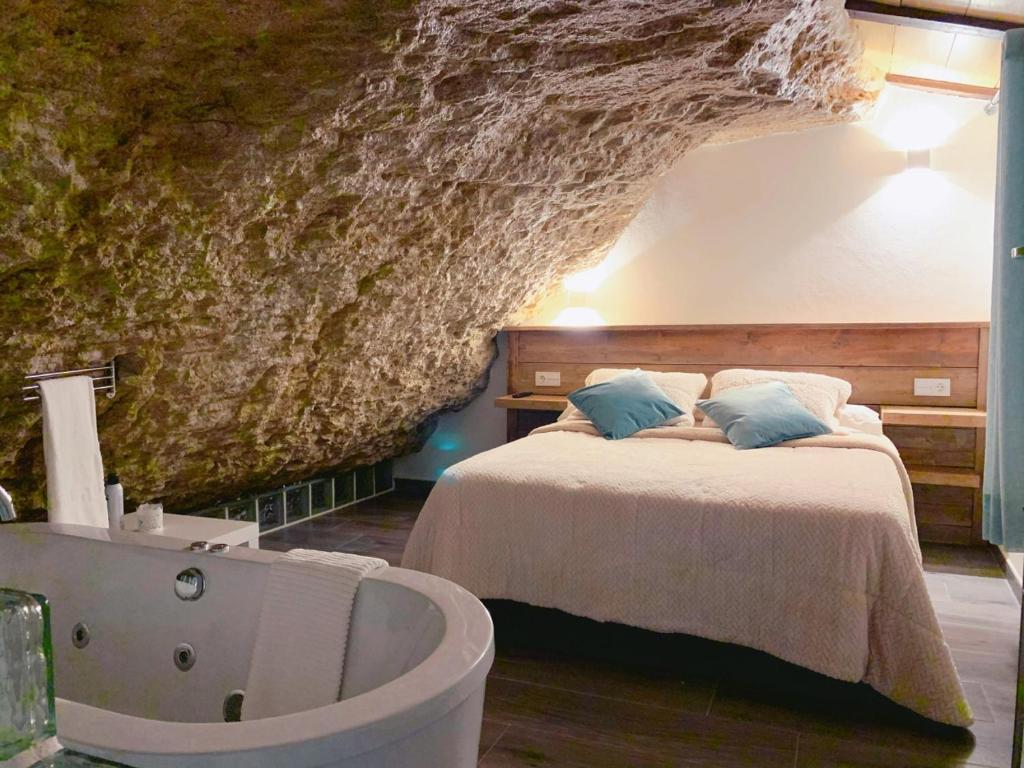 Postel nebo postele na pokoji v ubytování Apartamentos3Cuevas