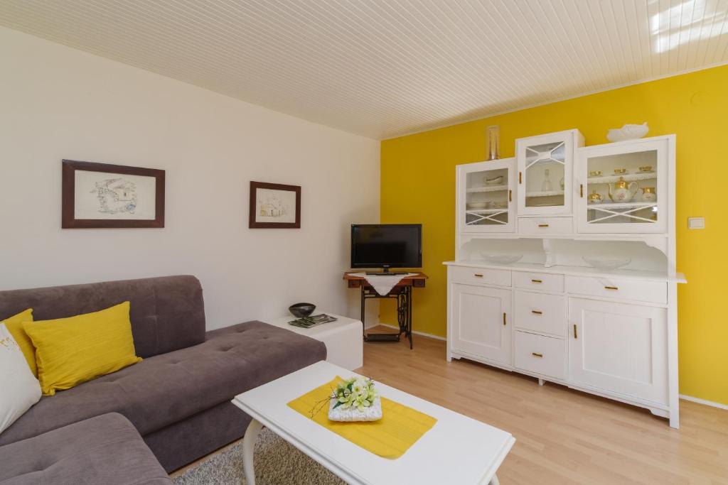 TV a/nebo společenská místnost v ubytování Barac Rural Holiday Home