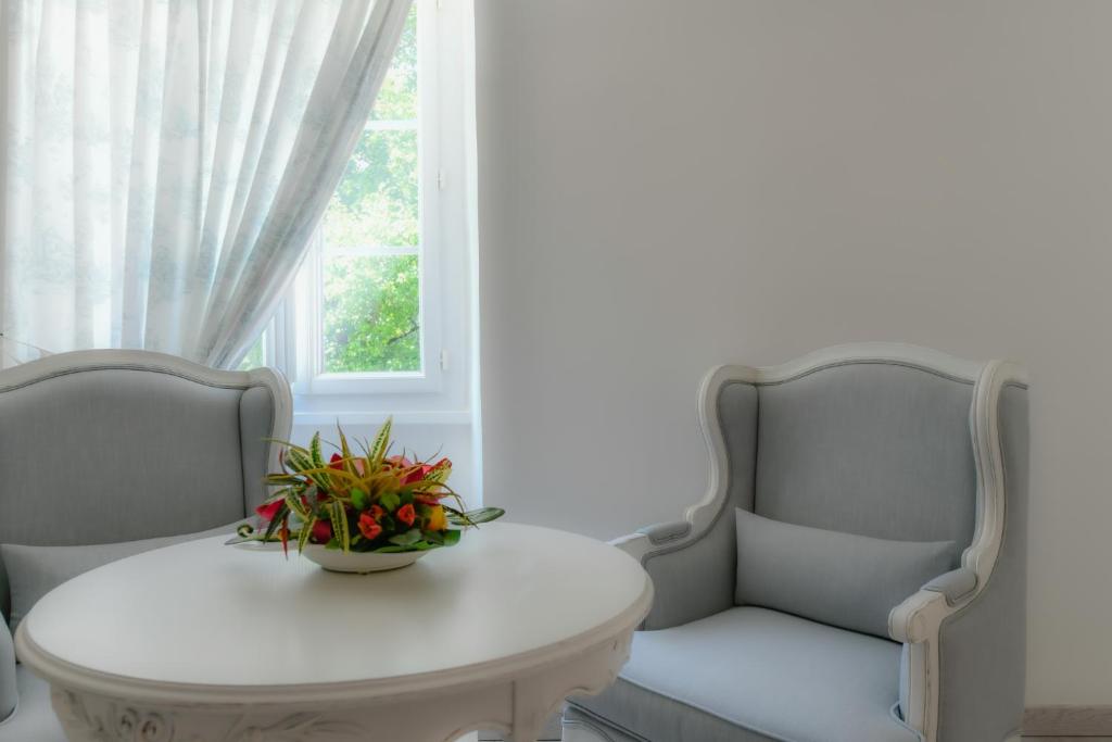 Posezení v ubytování Chateau de Heaas
