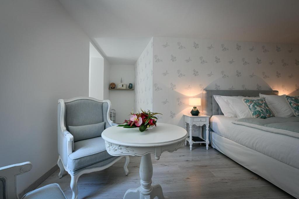 Postel nebo postele na pokoji v ubytování Chateau de Heaas