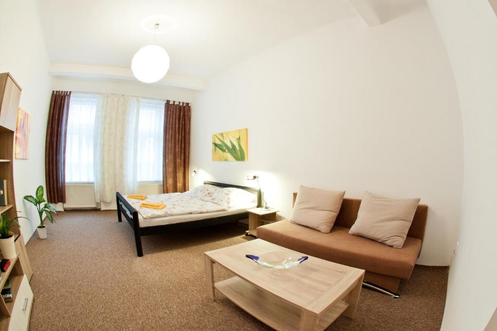 Postel nebo postele na pokoji v ubytování Apartmány - Penzion Smetanka