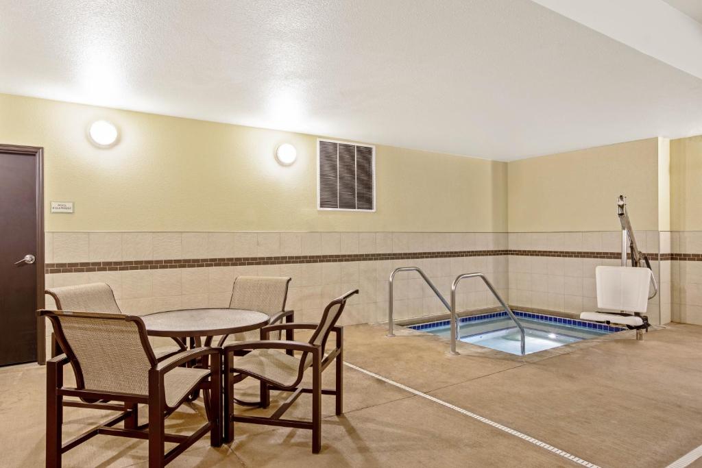 La Quinta by Wyndham Gillette photo
