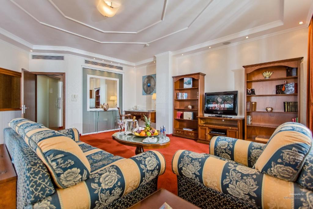 Kuchyň nebo kuchyňský kout v ubytování Grand Hotel Pomorie - Medical spa