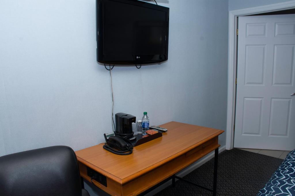 TV a/nebo společenská místnost v ubytování At 9 Motel