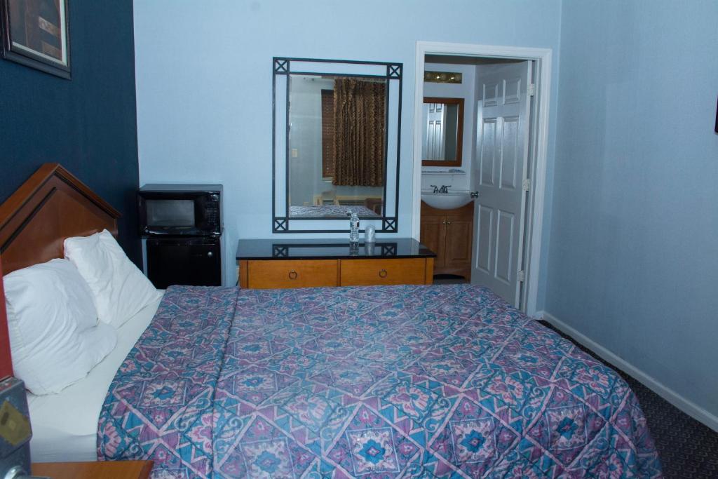 Postel nebo postele na pokoji v ubytování At 9 Motel
