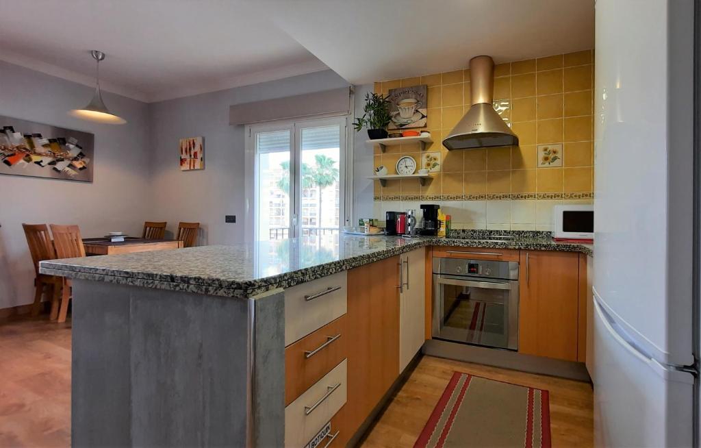 Kuchyňa alebo kuchynka v ubytovaní Apartamento Capri Los Boliches Wifi gratis Beach 100m