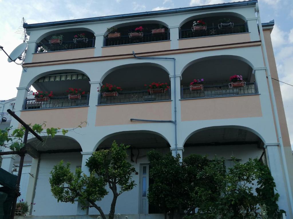 Budova, v ktorej sa apartmán nachádza