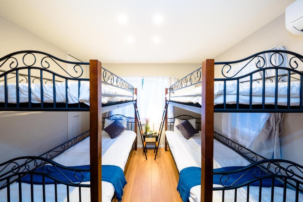 two bunk beds in a room with a window at Minamitsuru-gun - House - Vacation STAY 82364 in Fujikawaguchiko