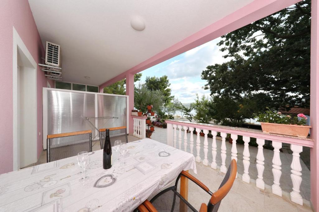 Villa Rajna - One-Bedroom Apartment With Sea View - Ground Floor